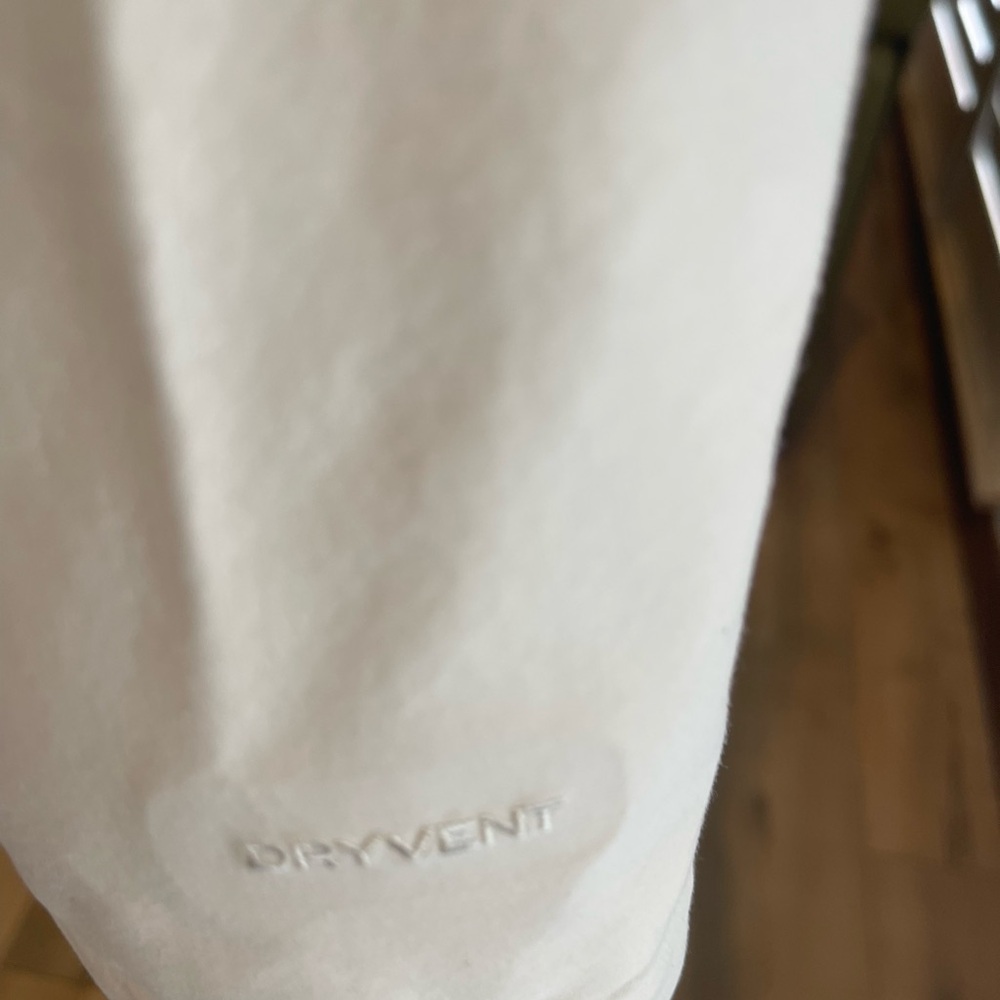 The North Face Women's White Arctic Parka w/ removable fur and hood-Size
Large - Picture 4 of 6